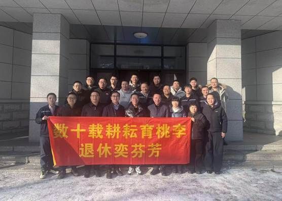 代老师退休集体照_20251224134924_68_7